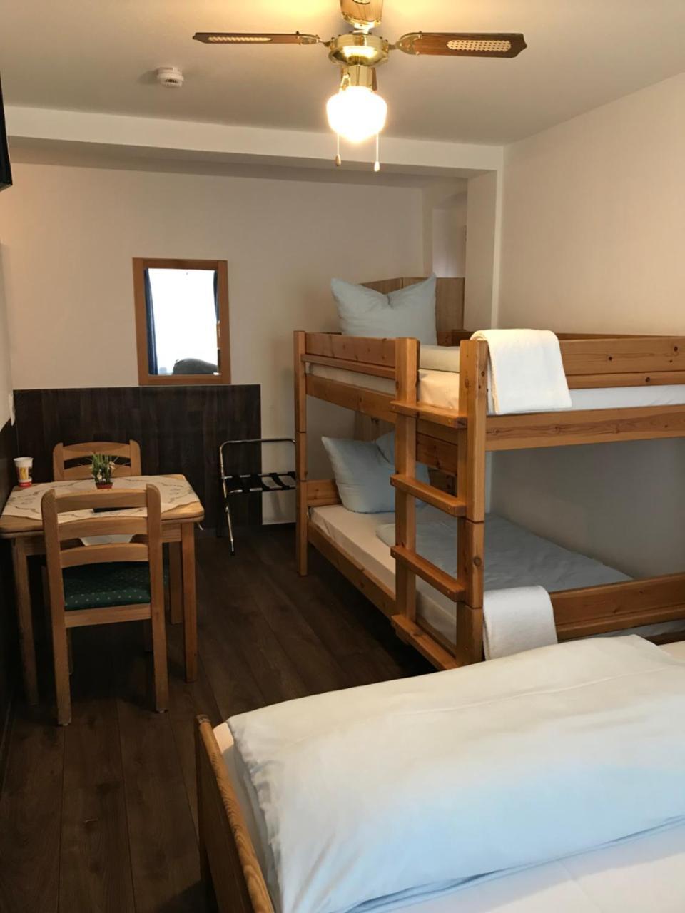 Hotel Guntia Boardinghouse Guntzbourg Extérieur photo