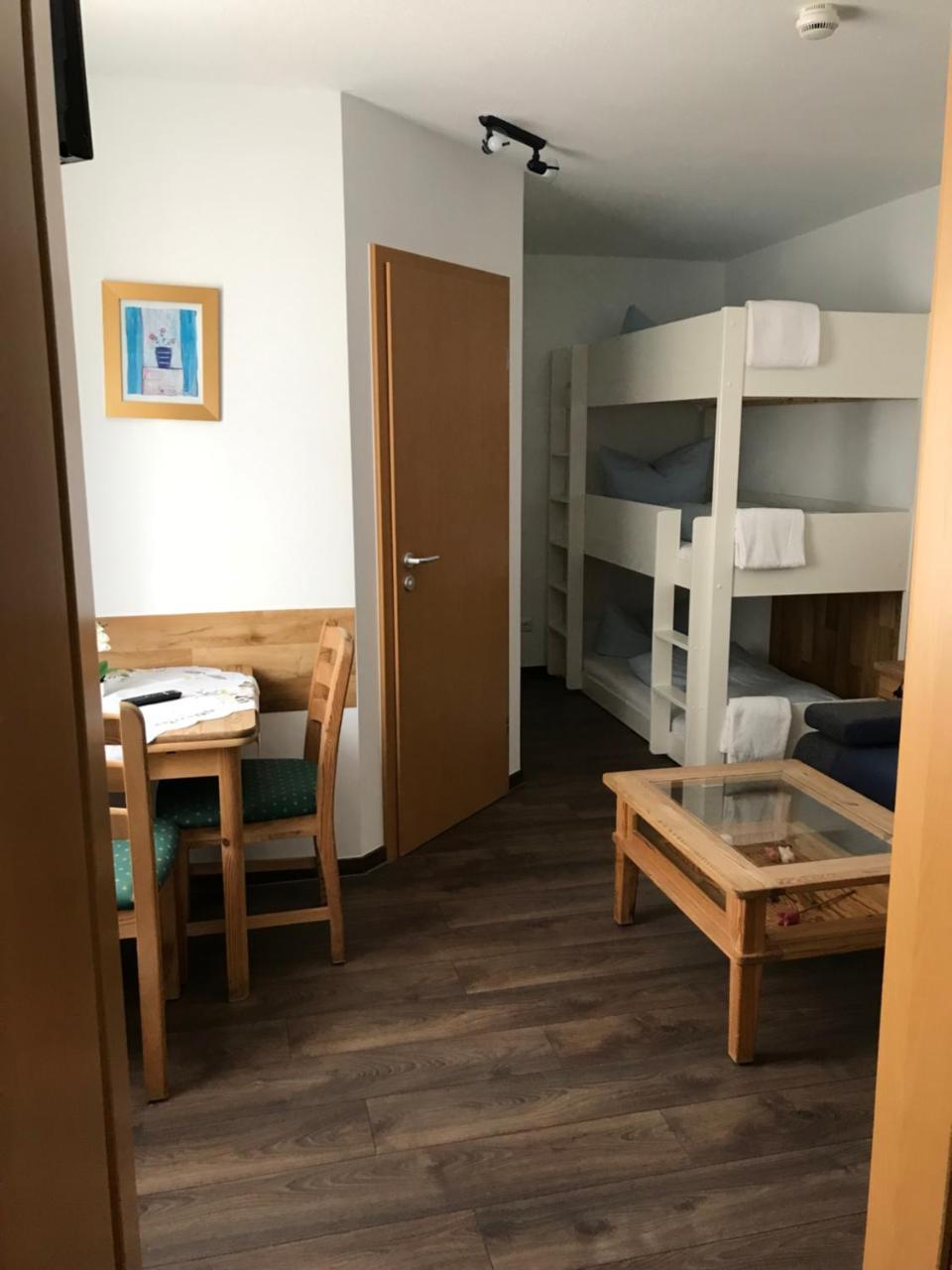 Hotel Guntia Boardinghouse Guntzbourg Extérieur photo